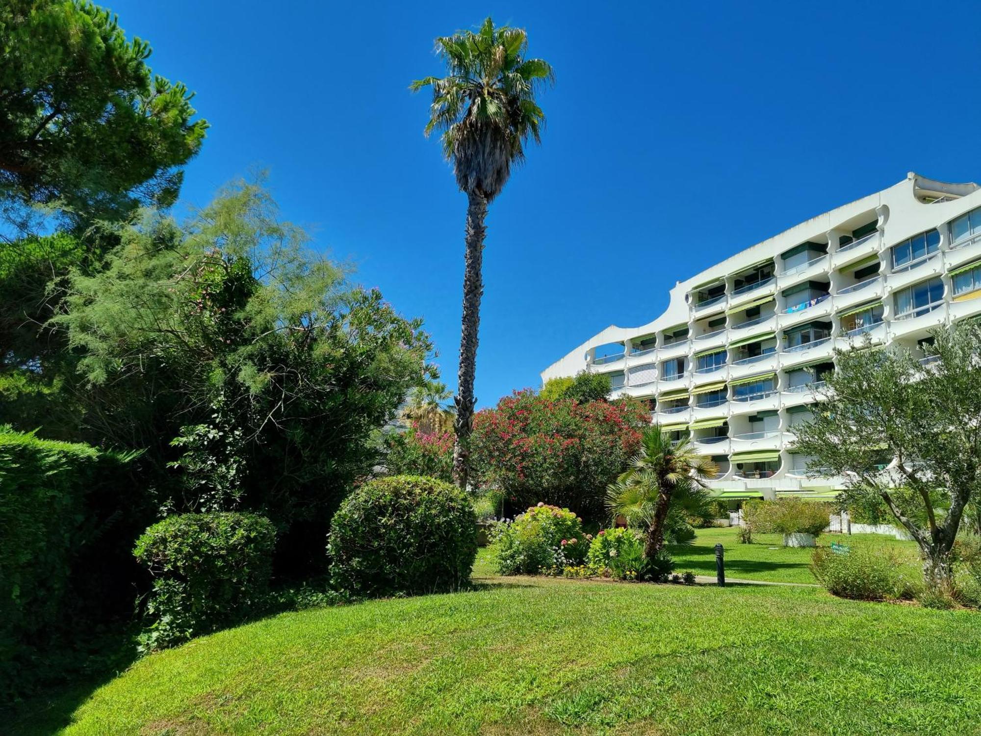 Superbe T2 Tout Confort 3 Etoiles, Entierement Renove Avec Piscine, Parking, Clim, Wifi, Netflix La Grande Motte Ngoại thất bức ảnh