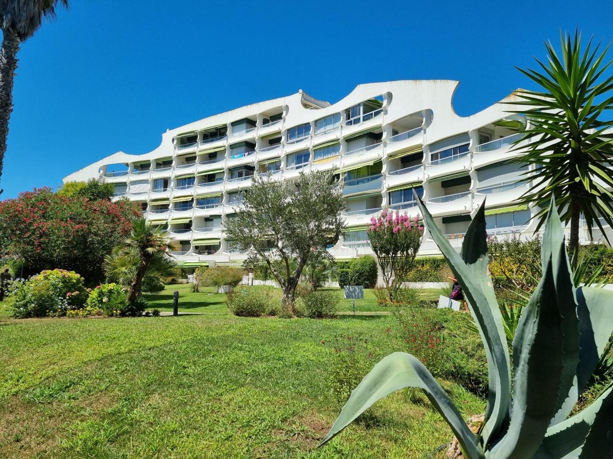 Superbe T2 Tout Confort 3 Etoiles, Entierement Renove Avec Piscine, Parking, Clim, Wifi, Netflix La Grande Motte Ngoại thất bức ảnh